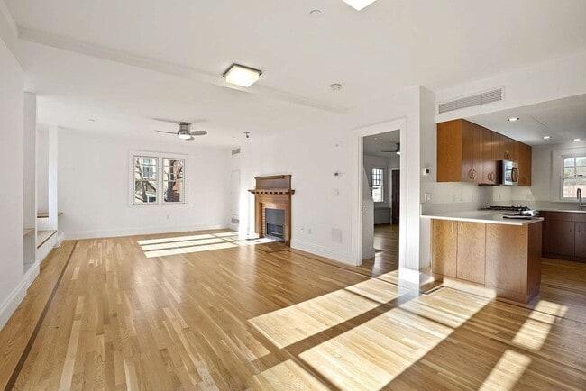 Building Photo - 165 Winthrop Rd Unit D