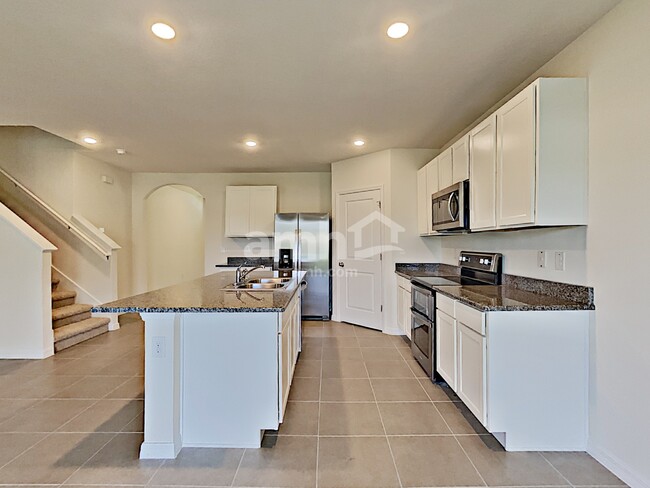 Photo - 2840 Greenleaf Ter