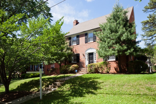 Building Photo - 1667 Primrose Rd NW