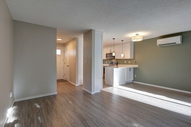 Photo - Large 2bd, 1.75ba Condo Available in Perfect Bellevue Location!