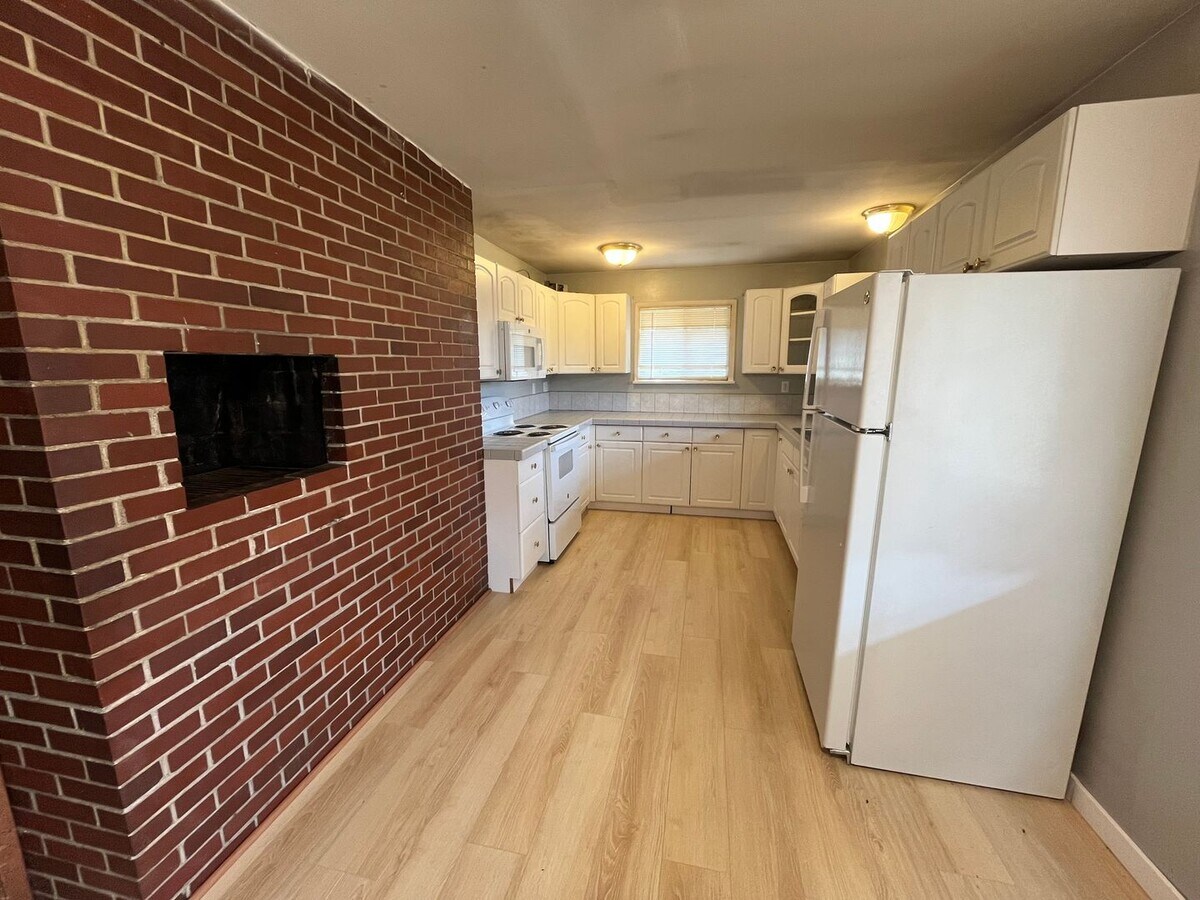 Photo - 16202 Larch Way Unit 16210