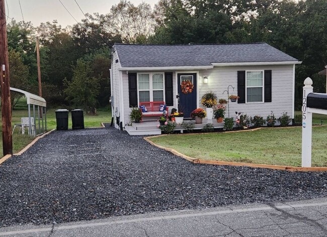 Building Photo - 1205 Jackson St