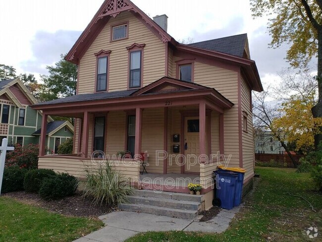 Building Photo - 221 Hollister Ave SE Unit #1 Rental