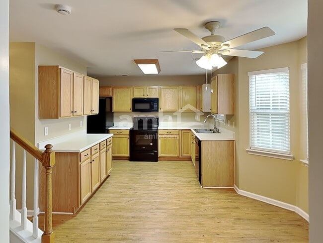 Photo - 1620 Harrison Way