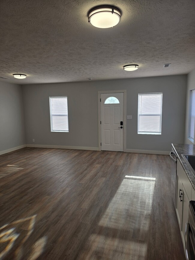 Photo - 2025 N 31st St