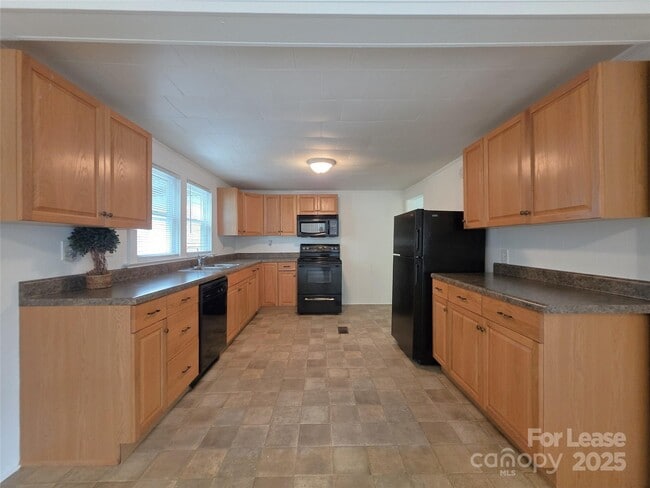 Building Photo - 94 Sumner Ave NW Rental