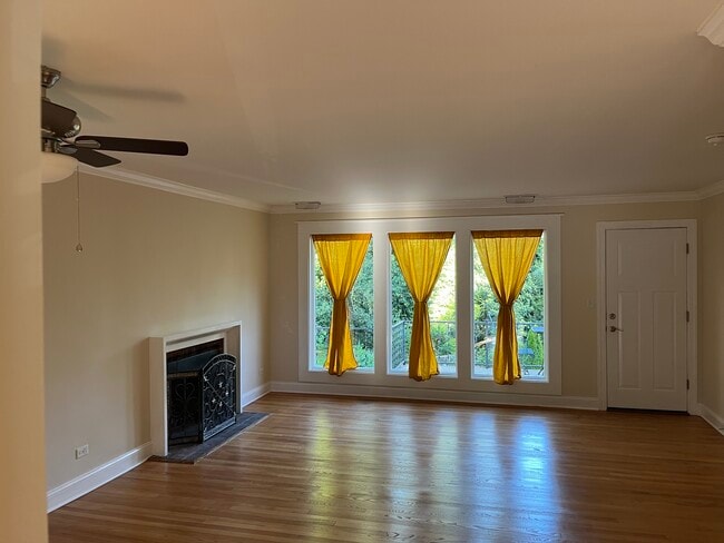 2318 Crestmont Ave Unit 2318A