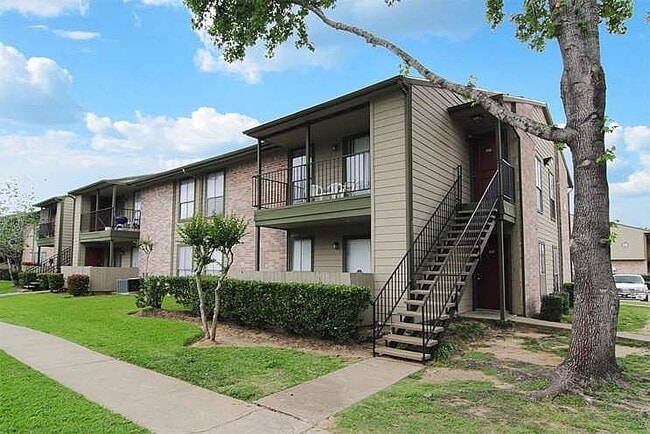 43f338b70a0140929d0dc2f1c1d49b7a - Green Arbor Apartments