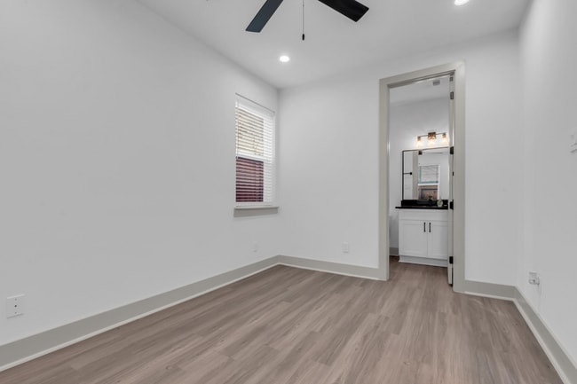 Photo - Sleek & Modern 3/2 in Garden Oaks