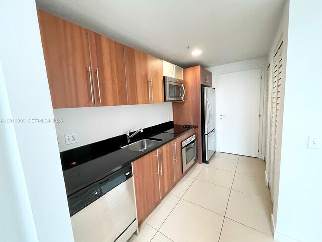 Photo - 300 S Biscayne Blvd Unit L-830