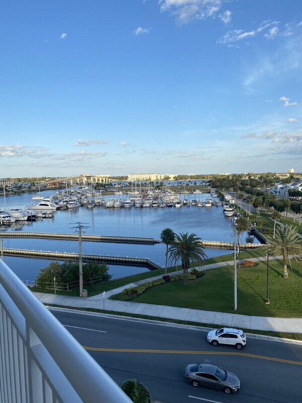 Building Photo - 404 S Beach St Unit #701