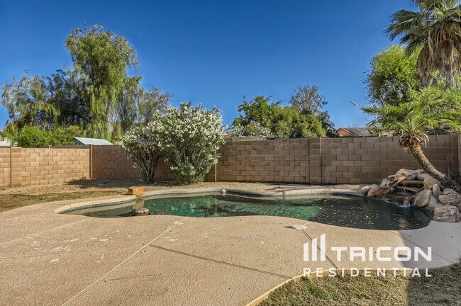 Photo - 15950 W Cottonwood St