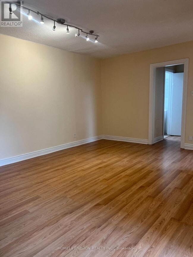 Photo - 788 Eglinton Ave E