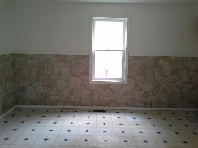 Photo - 2726 John St