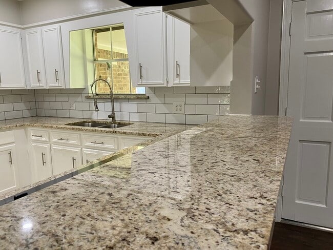 Granite Countertops/Bar - 12511 Cherry Point Drive