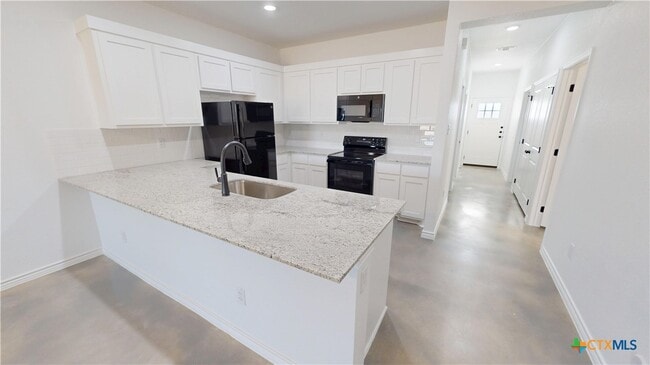 Photo - 905 Smoke Tree Ln