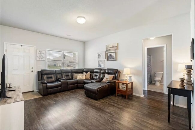 Photo - 801 NW 68th Ave