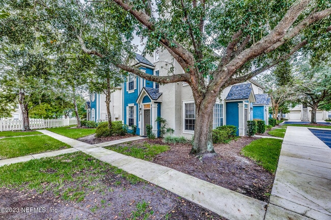 Building Photo - 13700 Richmond Park Dr N Unit 804 Rental