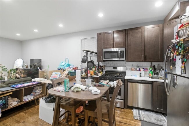 Photo - 518 N May St Unit 1