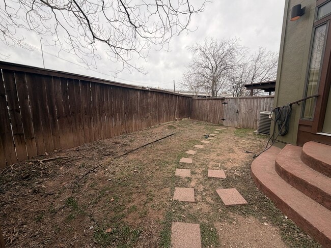 Photo - 1038 E 43rd St Unidad B