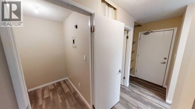 Photo - 10028-10105 105 Ave