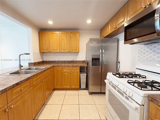 Photo - 2175 NE 170th St Unit 104