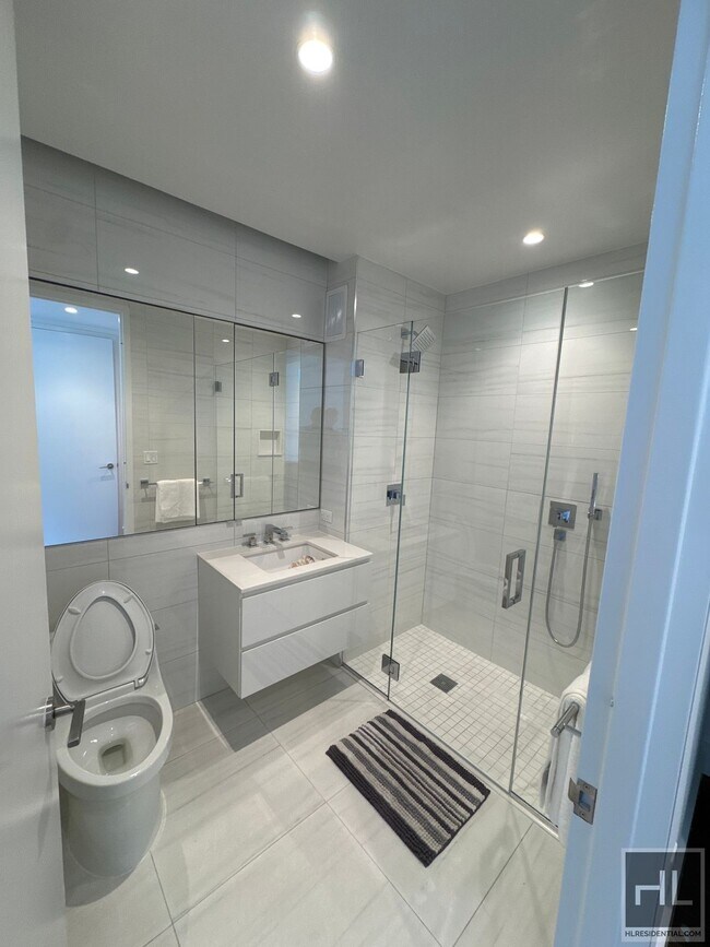 Photo - East 44th Street Unidad 16E