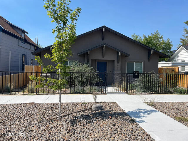 Photo - 847 Bell St