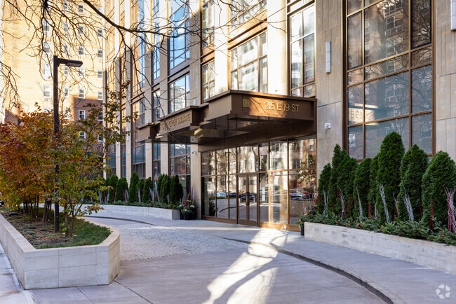 Photo - Gramercy Square Apartments