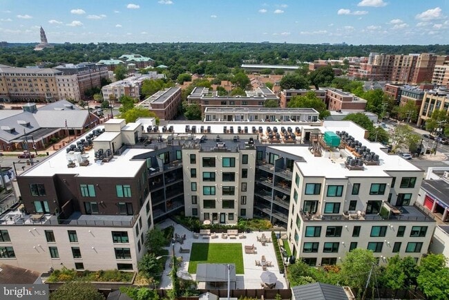 701 N Henry St Unit 206
