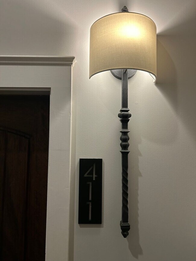 Photo - Beautifully Furnished 1/1 Apartment in Downtown Broad St.- $2,350 Unidad 411