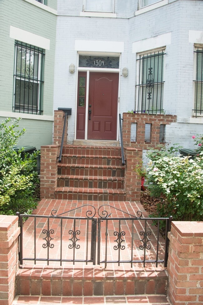 Building Photo - 1309 1st St NW
