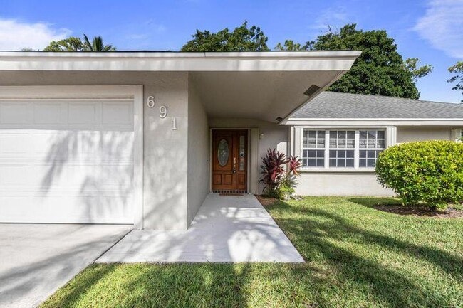 Photo - 691 Foresteria Ave