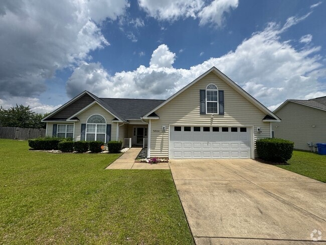 Building Photo - Charming 3 Bed Home Plus Bonus Room