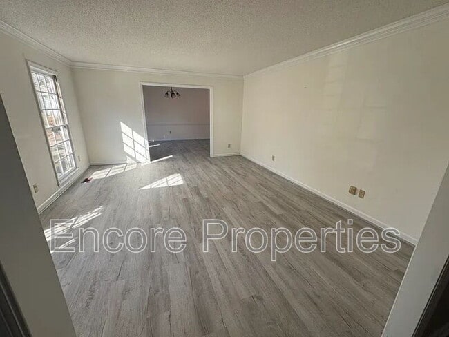 Photo - 2102 Oakcrest Ct