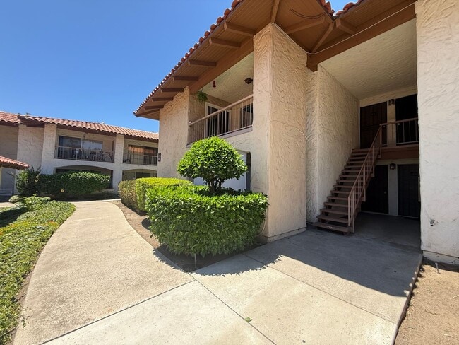 Building Photo - Mission Plaza 2/2 Great amenities & location Unit 101