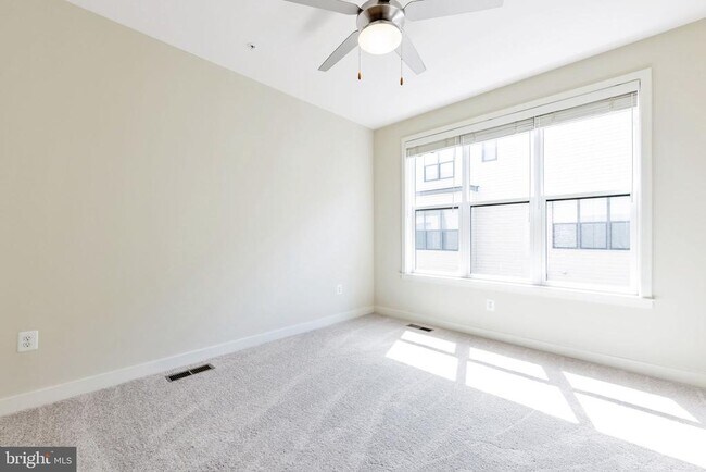 Photo - 16608 Crabbs Branch Way