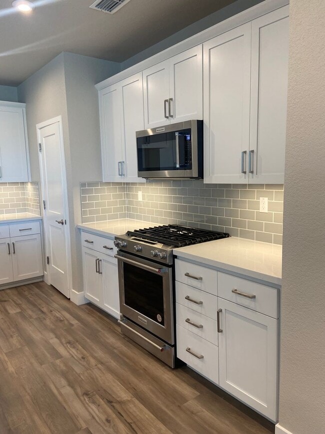 Photo - El Dorado Hills  - Saratoga Estates, Gated Community. 4 Bdrm, 3 Bath