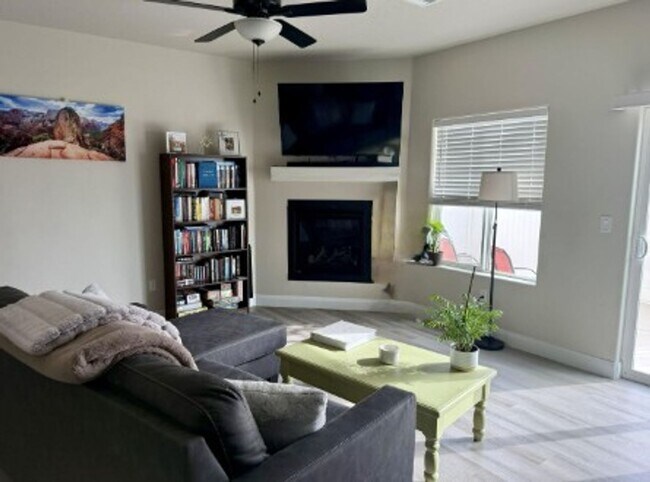 Photo - Beautiful 3 Bed/2.5 Bath Townhome For Rent!