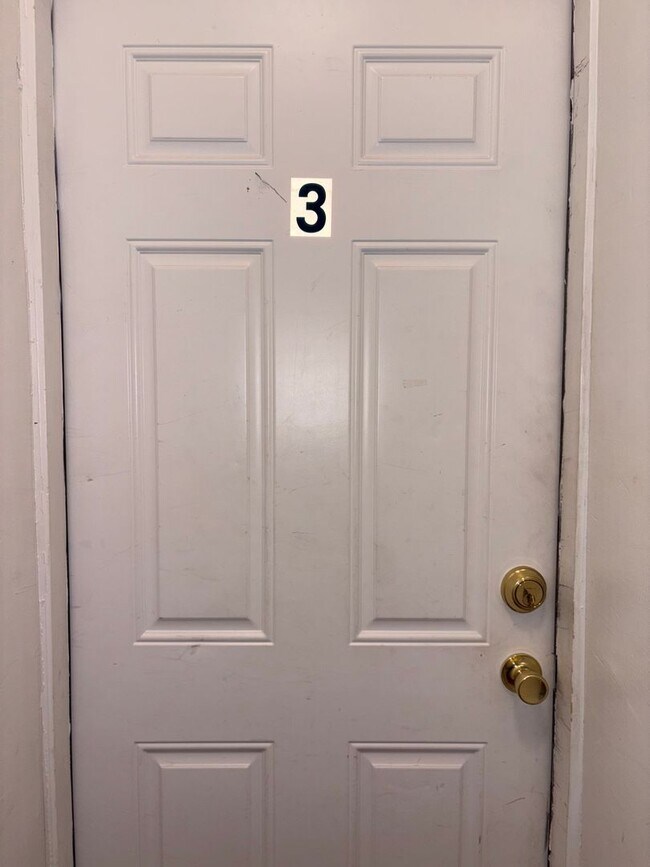 Photo - 152 W King St