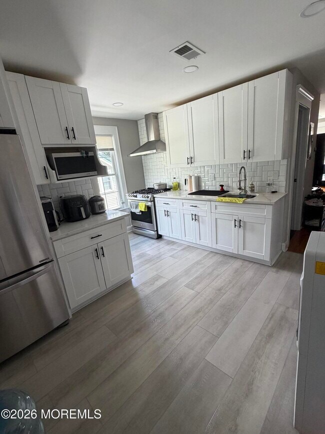 Photo - 415 E 3rd Ave Unit Apt 2R