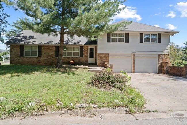 Charming & Newly Updated 2BR Duplex with F... - Charming & Newly Updated 2BR Duplex with F... Apartamento Unidad B
