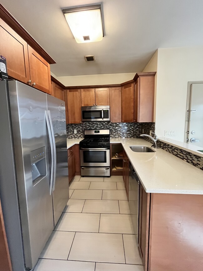 Building Photo - 30 Oak St Unit 202 Rental