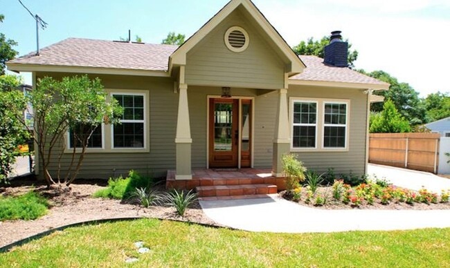 Craftsman-style Alamo Heights home with fe... - Craftsman-style Alamo Heights home with fe...