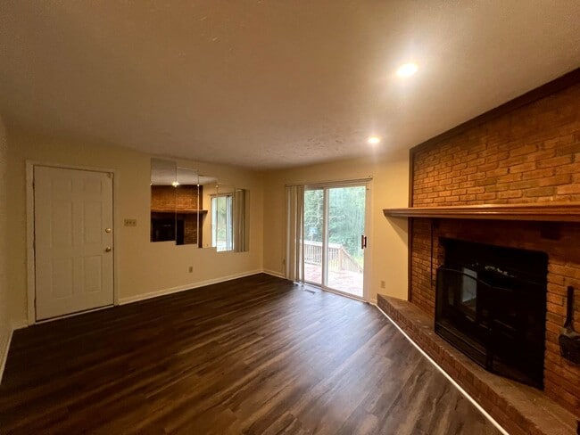 Photo - 417 Nottingham Dr