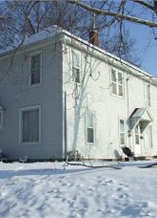 Building Photo - Anamosa Duplex
