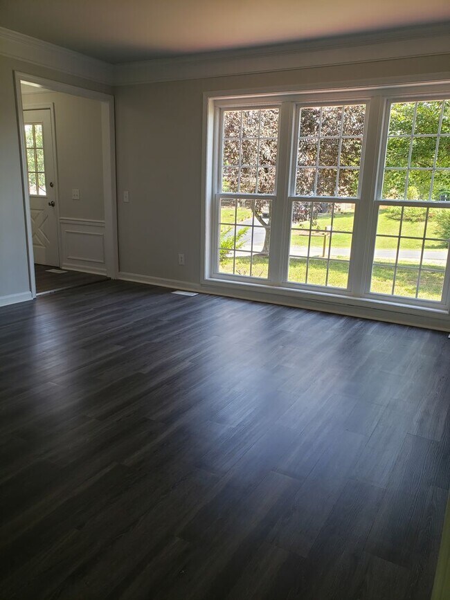 Photo - Very nice 3 Level in Fredericksburg!