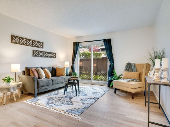 Photo - Cozy Condo Living in Tacoma's Desirable Highlands Community | Pool, Gym & Clubhouse Unidad Q106