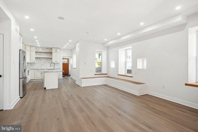 Photo - 6317 Baynton St