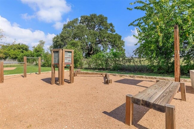 Building Photo - 680 Naumann Dr Unit A4